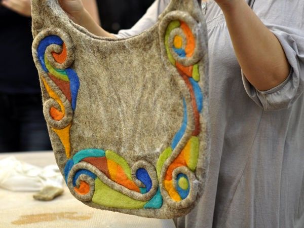 کیف نمدی با طراحی شیک برای مهمانی های دوستانه